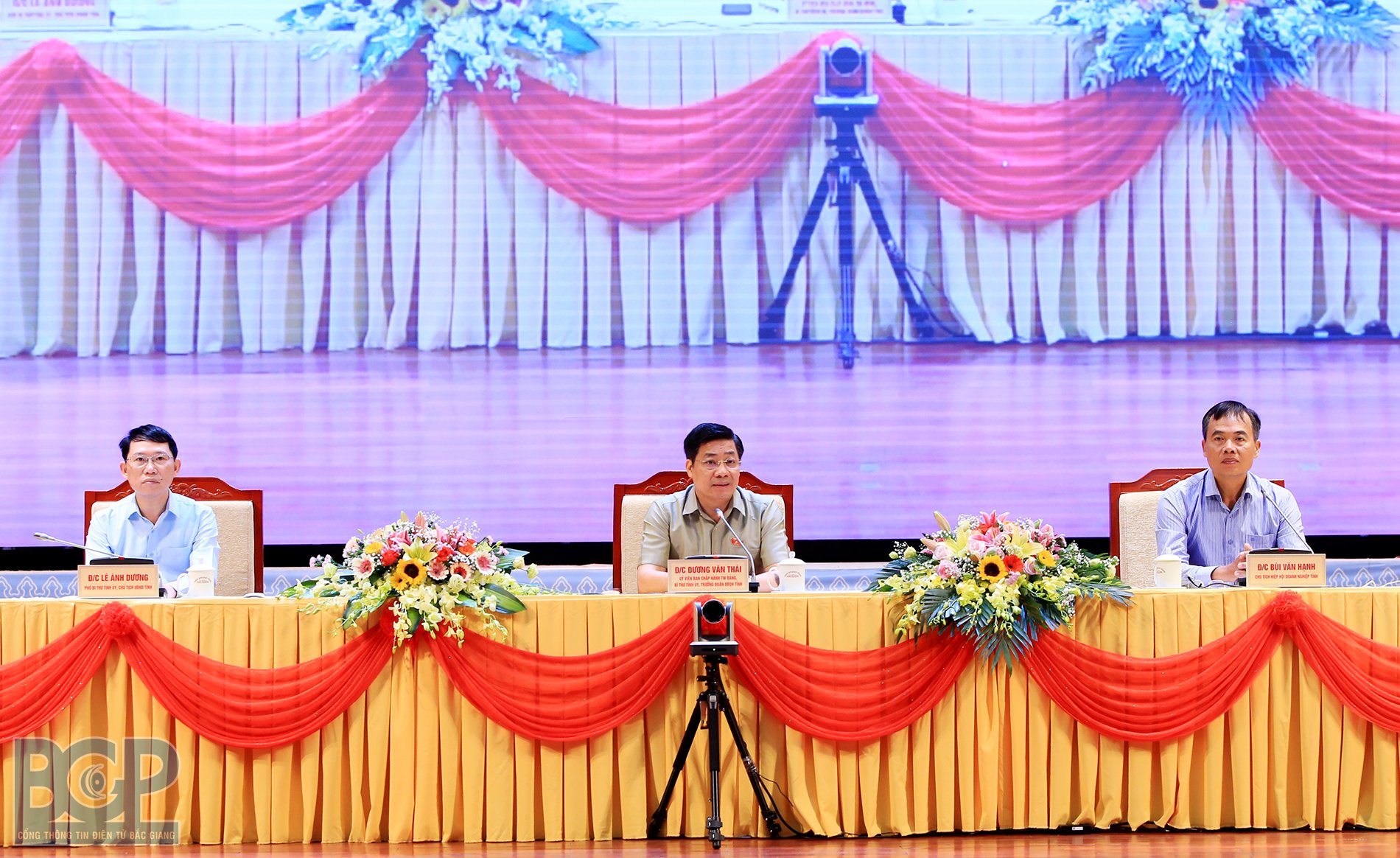 Bắc Giang: Bí thư Tỉnh ủy và Chủ tịch UBND tỉnh đối thoại với doanh nghiệp, doanh nhân